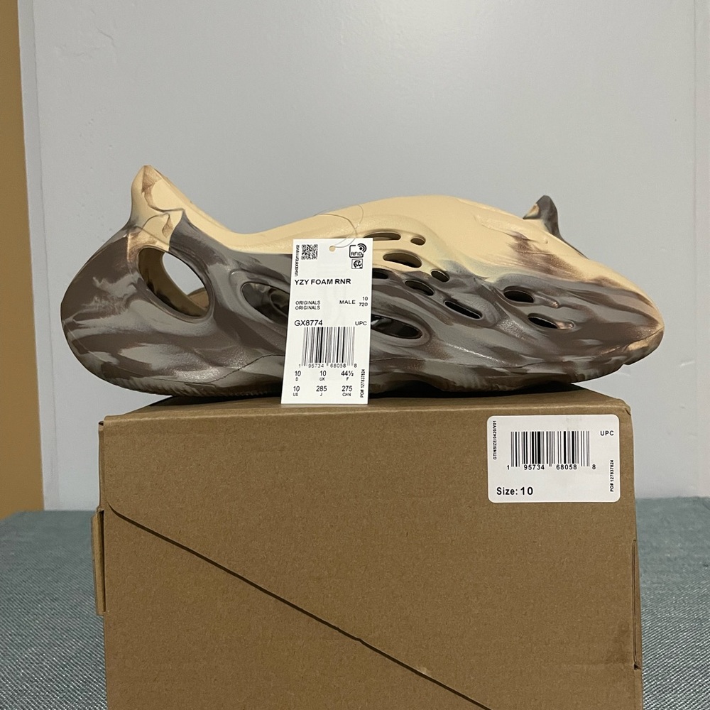 Yeezy foam runner size 10